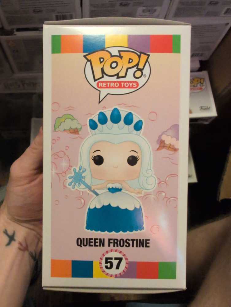 QUEEN FROSTINE: CANDYLAND - Candy Land vinyl figure collectible - Main Image 3