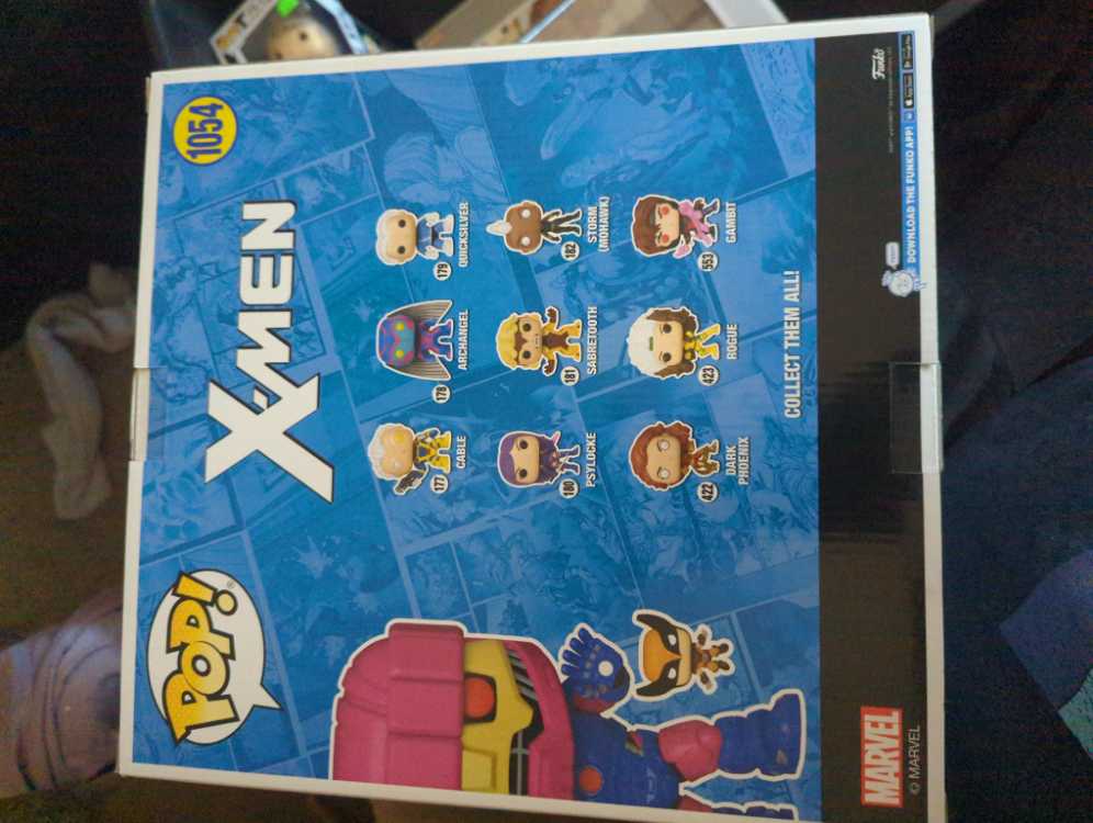 Sentinel w/ Wolverine (Blacklight Chase) - X-Men vinyl figure collectible [Barcode 889698666367] - Main Image 2