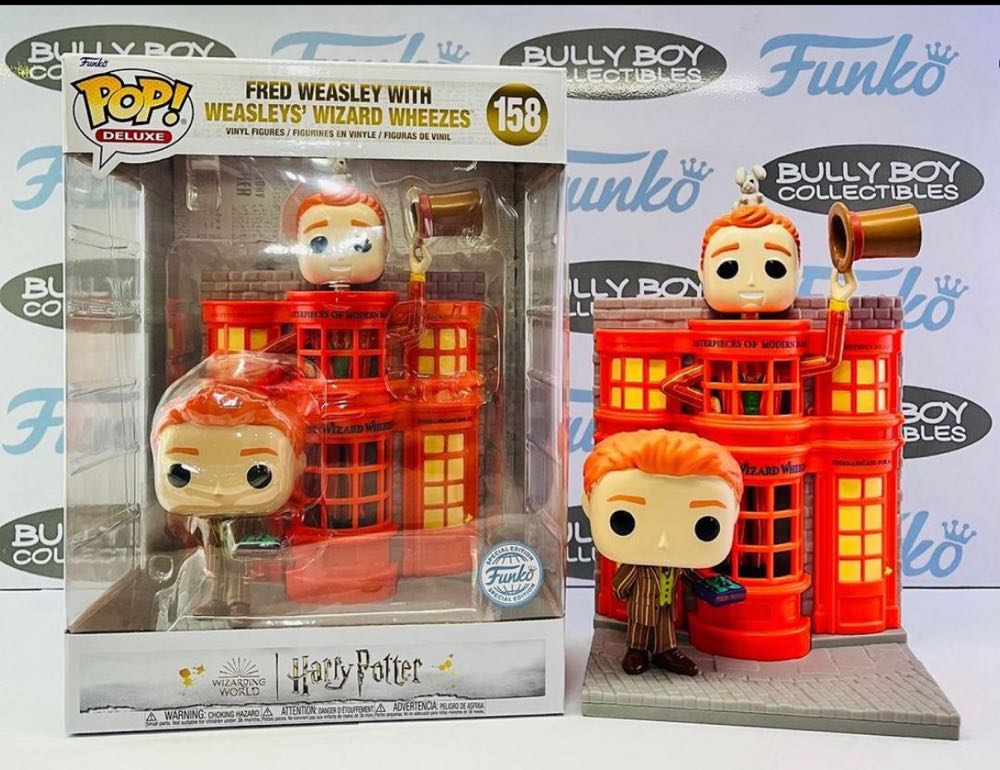 Fred Weasley with Weasleys’ Wizard Wheezes - Harry Potter vinyl figure collectible [Barcode 889698686013] - Main Image 2