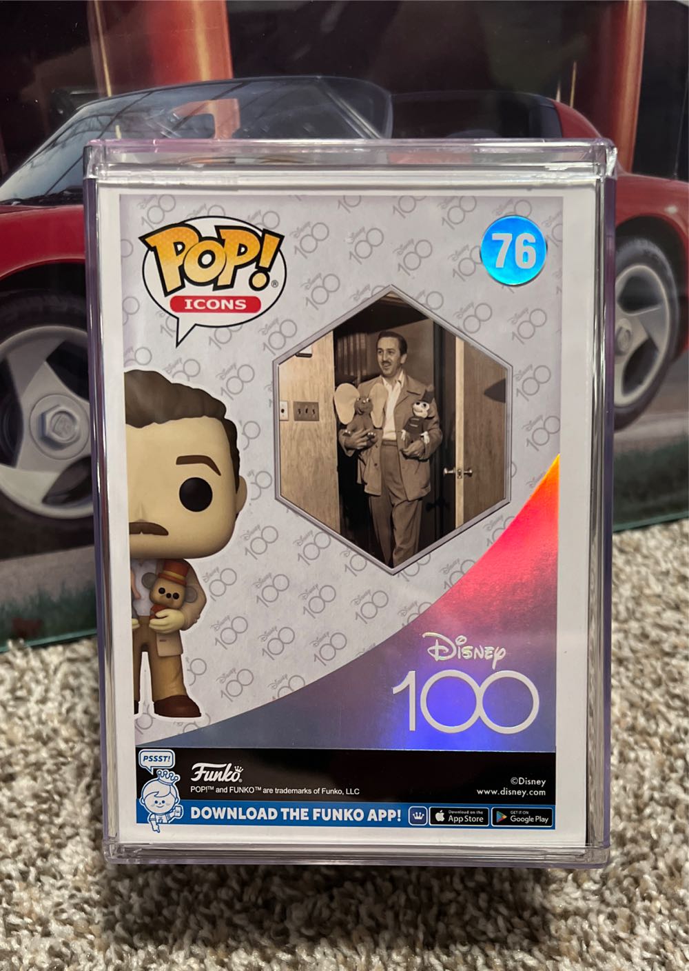 Disney-Walt Disney (with Dumbo & Timothy) - Disney vinyl figure collectible [Barcode 889698679961] - Main Image 2