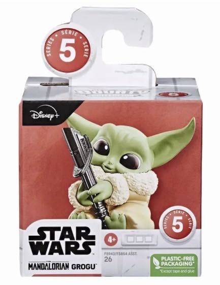 Grogu, Dark Saber Discovery (The Bounty Collection) - Star Wars: The Mandalorian vinyl figure collectible [Barcode 5010994137564] - Main Image 2