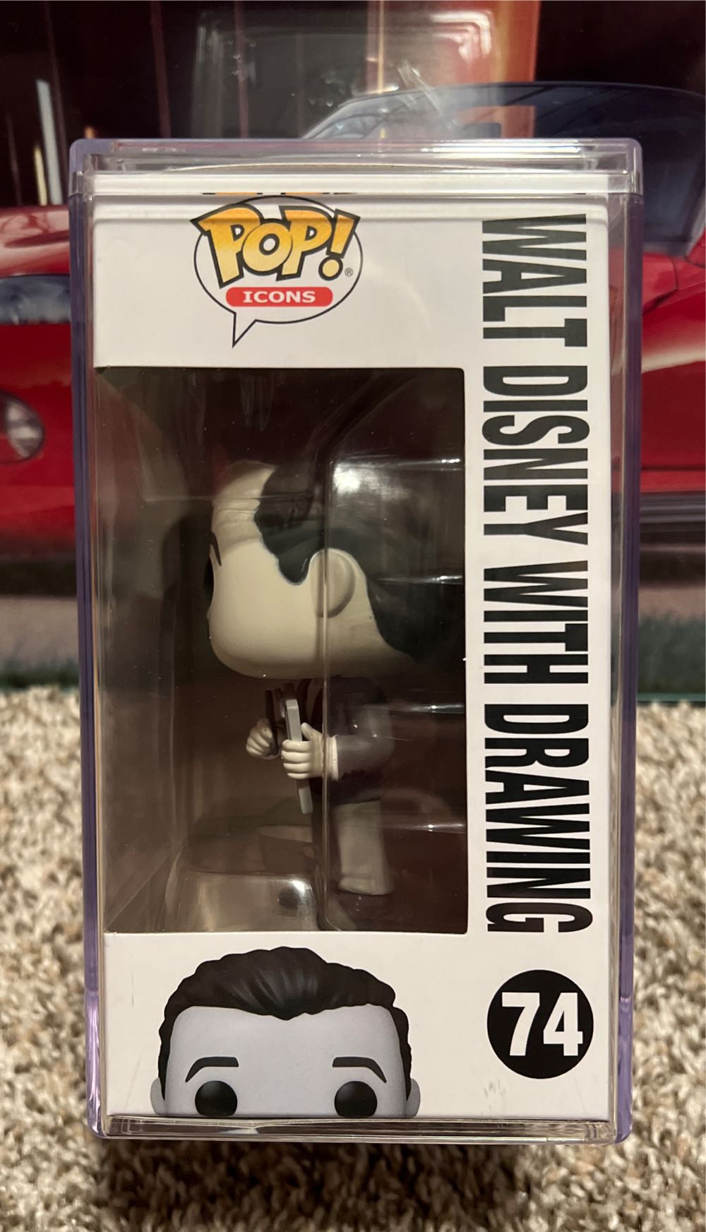 Walt Disney (with Drawing) - Disney vinyl figure collectible [Barcode 889698679947] - Main Image 3