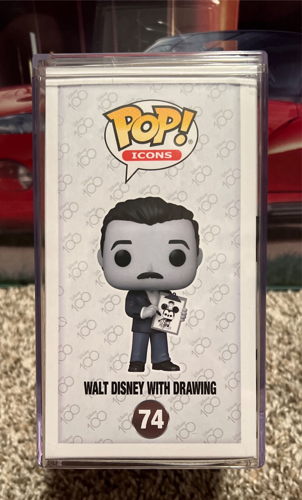 Walt Disney (with Drawing) - Disney vinyl figure collectible [Barcode 889698679947] - Main Image 4