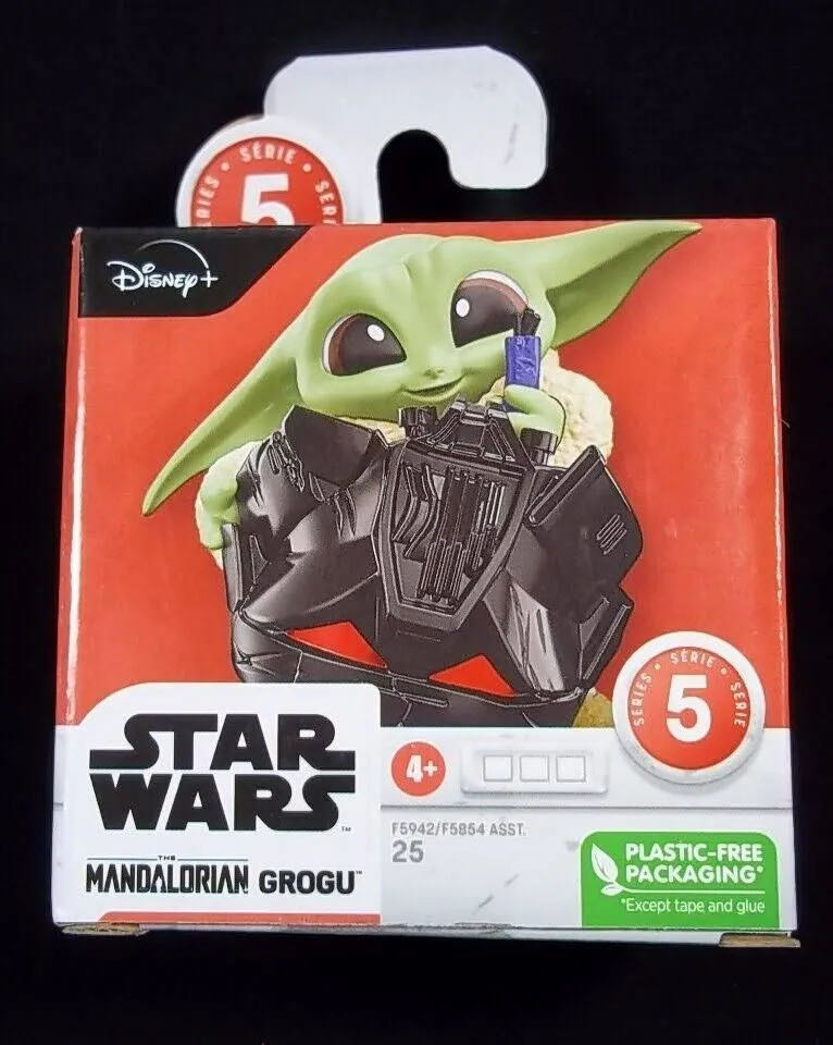 Grogu, Helmet Hijinks (The Bounty Collection) - Star Wars: The Mandalorian vinyl figure collectible [Barcode 5010994137557] - Main Image 2