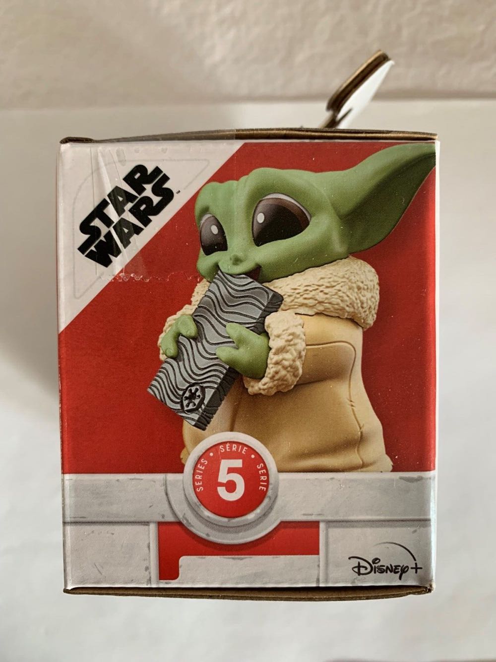 Grogu, Beskar Bite (The Bounty Collection) - Star Wars: The Mandalorian vinyl figure collectible [Barcode 5010994137601] - Main Image 2