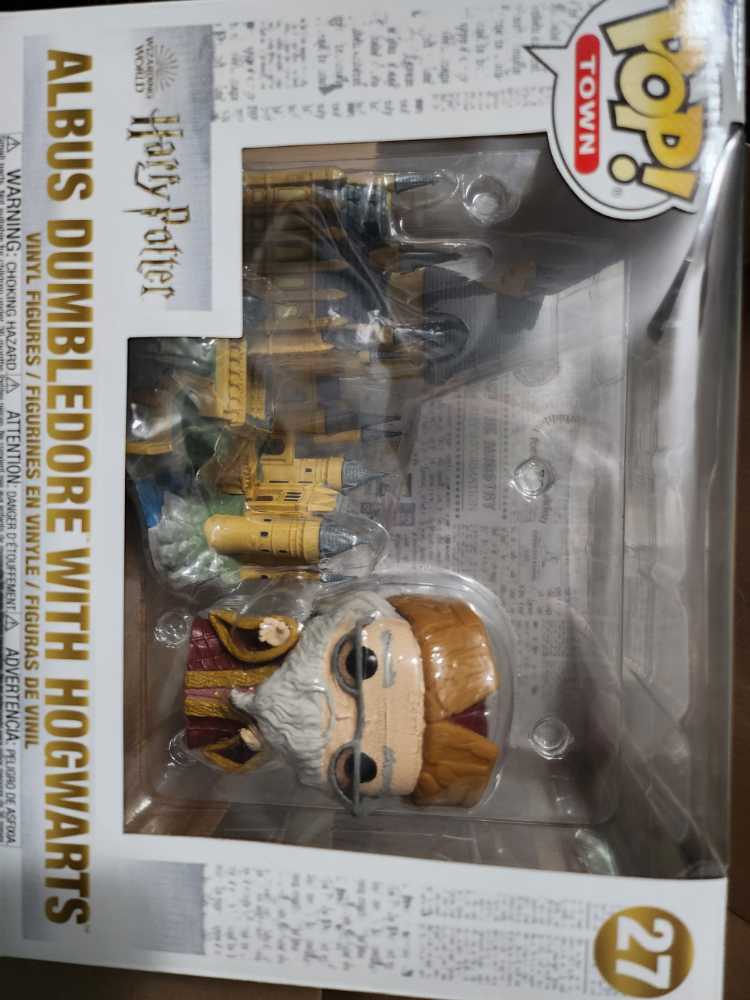 Albus Dumbledore With Hogwarts  vinyl figure collectible - Main Image 2