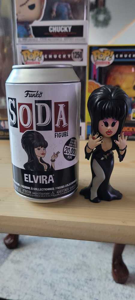 Elvira - Elvira Mistress of the Dark vinyl figure collectible [Barcode 889698663748] - Main Image 2