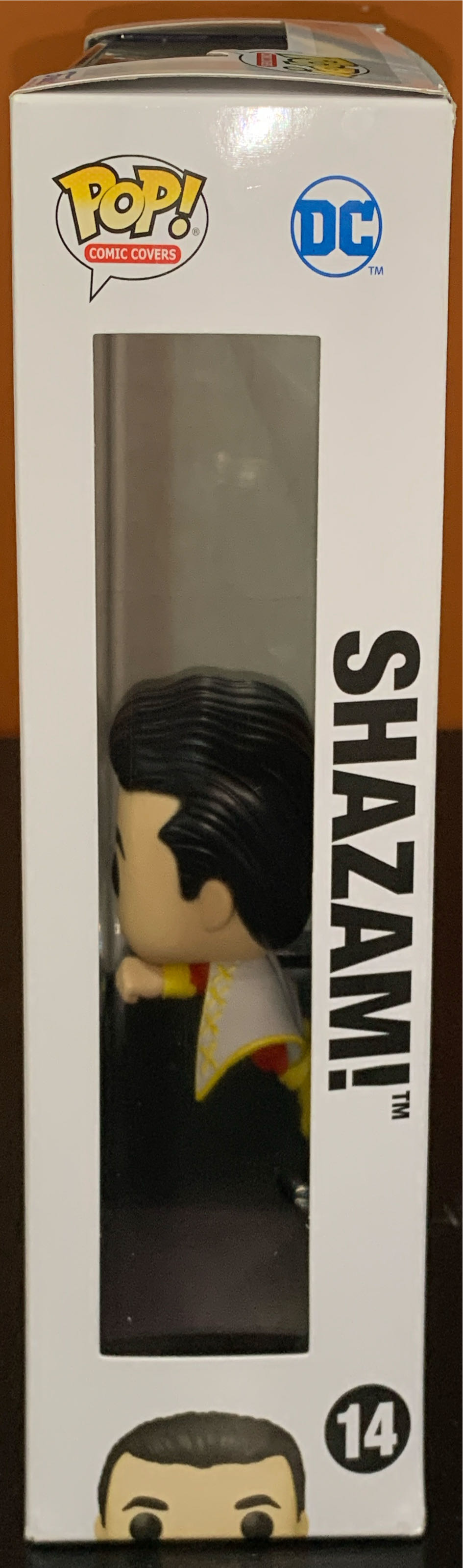 Comic Covers 14: Shazam - DC Universe vinyl figure collectible [Barcode 889698674416] - Main Image 2