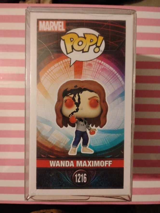Wanda Maximoff - Marvel Universe vinyl figure collectible [Barcode 889698710626] - Main Image 4