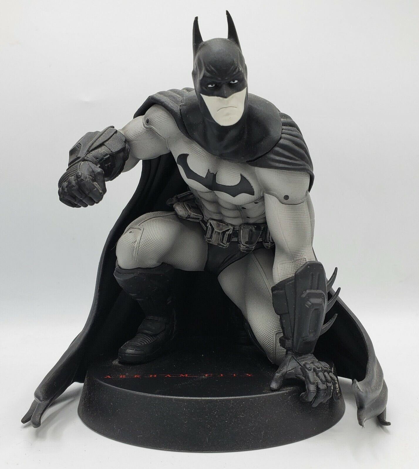 Batman: Arkham City Collector’s Edition Statue  vinyl figure collectible - Main Image 2