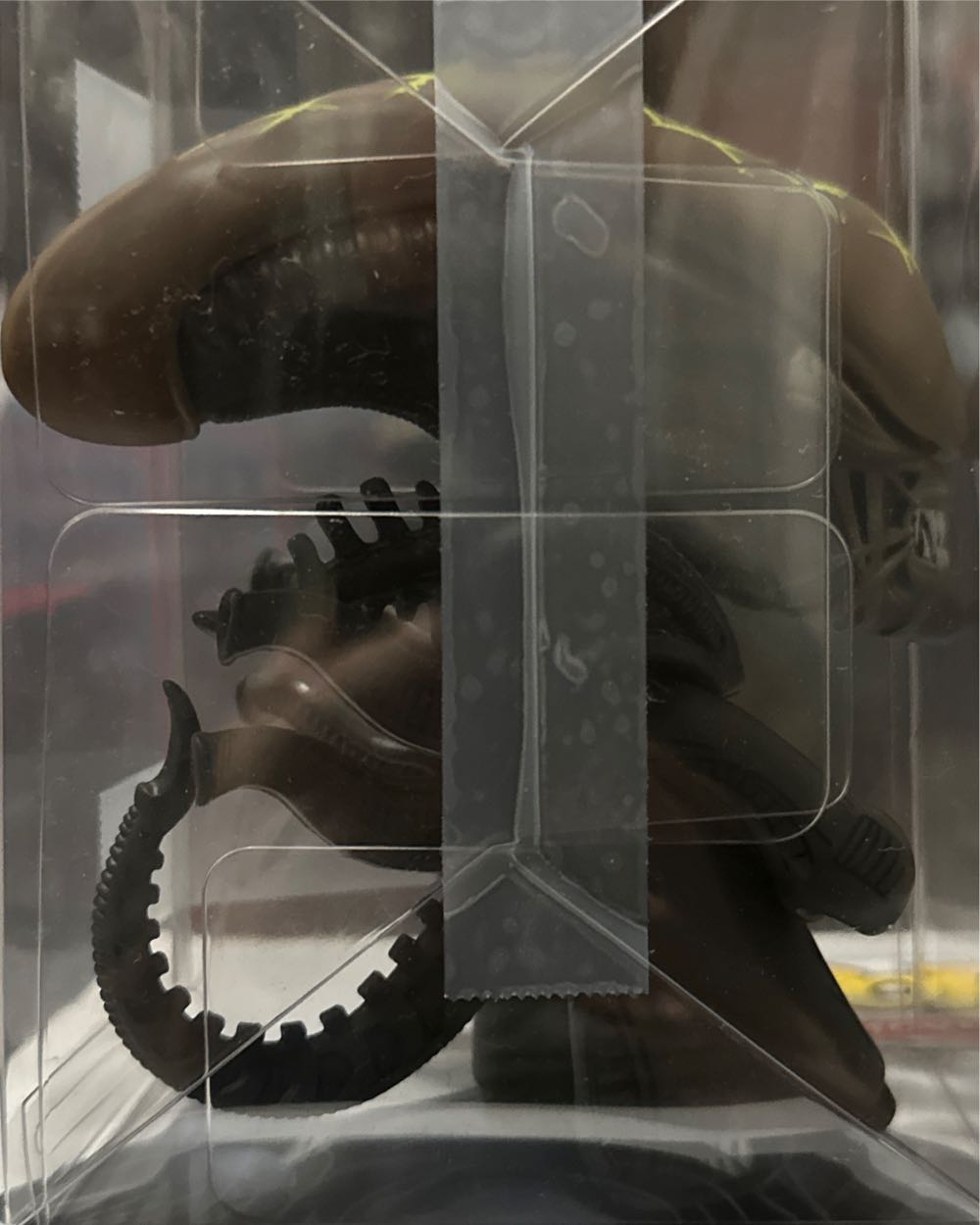 Titans Vinyl Figures - Aliens Vs Predator - Grid Alien - Alien vinyl figure collectible - Main Image 3