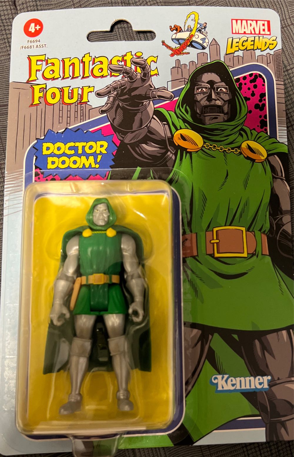 Doctor Doom  vinyl figure collectible [Barcode 5010996147202] - Main Image 3