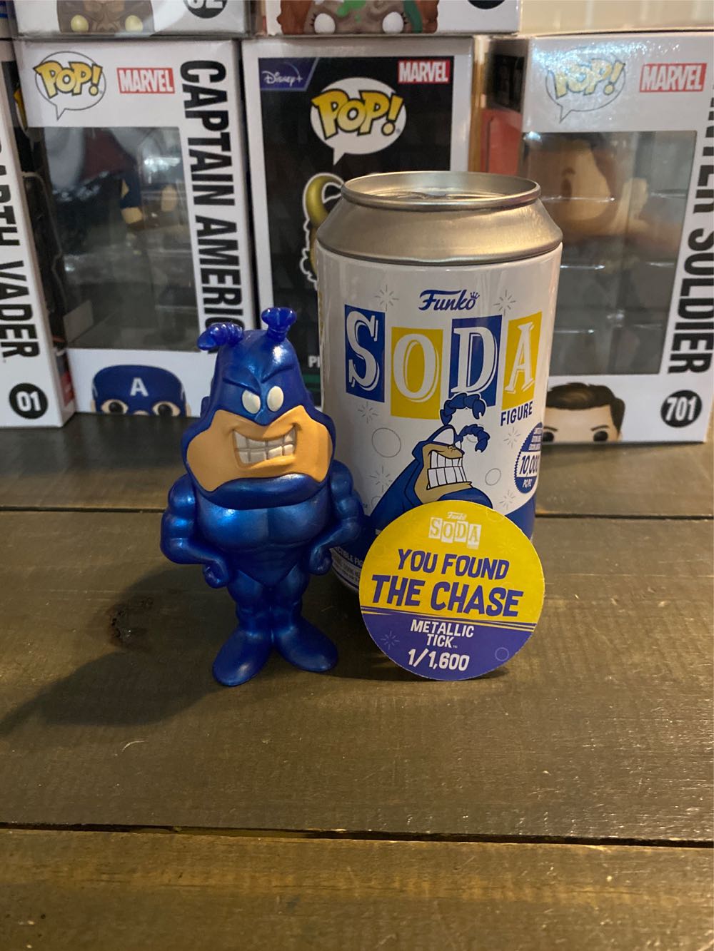 The Tick Soda Chase  vinyl figure collectible [Barcode 889698546003] - Main Image 2