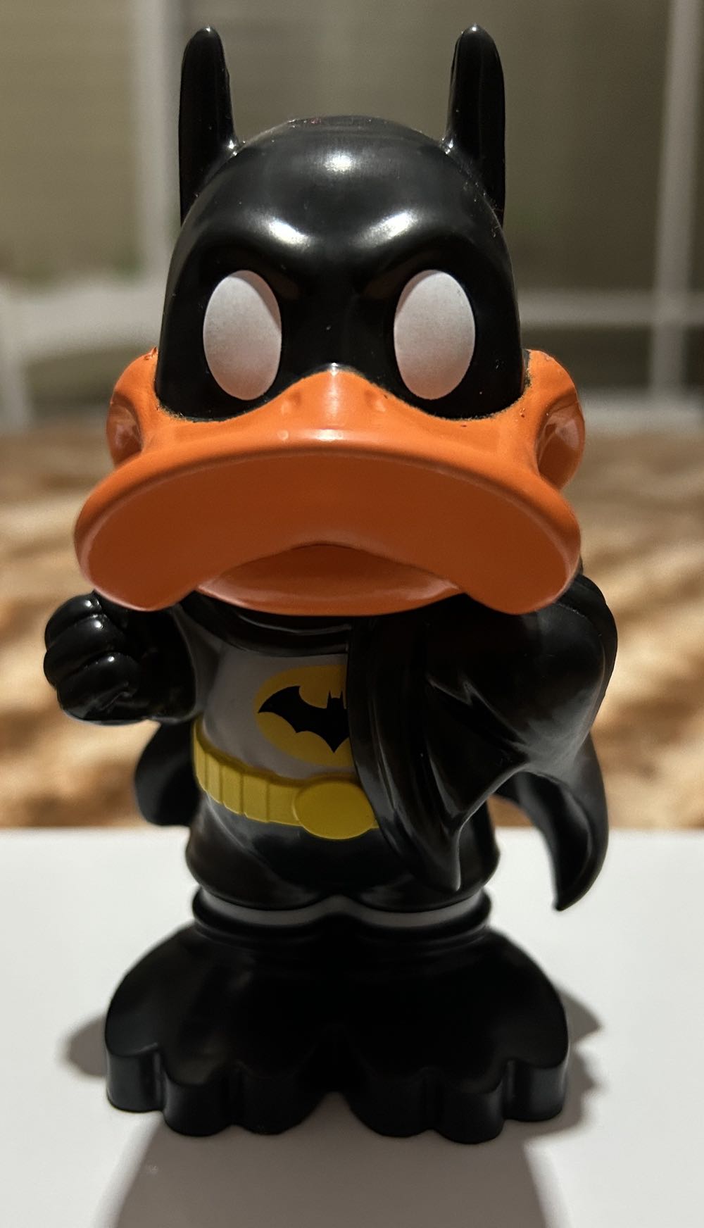 Daffy Duck in Batman Suit - Looney Tunes vinyl figure collectible [Barcode 840150231011] - Main Image 4