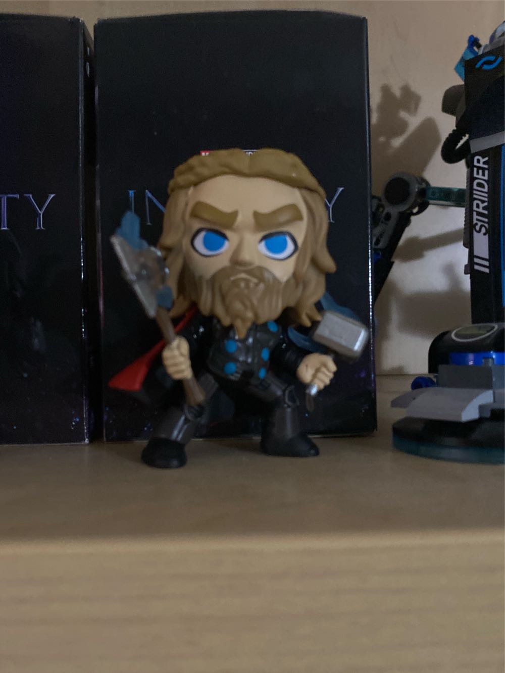 Funko Mini: Thor (79)  vinyl figure collectible [Barcode 889698610827] - Main Image 2
