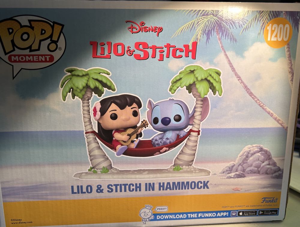 Lilo And Stitch In Hammock - Lilo and Stitch vinyl figure collectible - Main Image 2