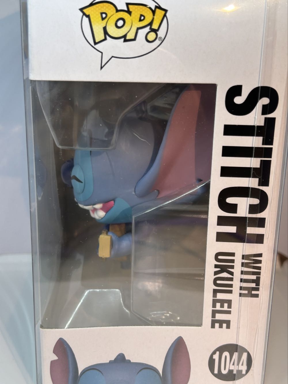 Stitch With Ukulele, #1044 - Lilo and Stitch vinyl figure collectible [Barcode 14925043] - Main Image 4
