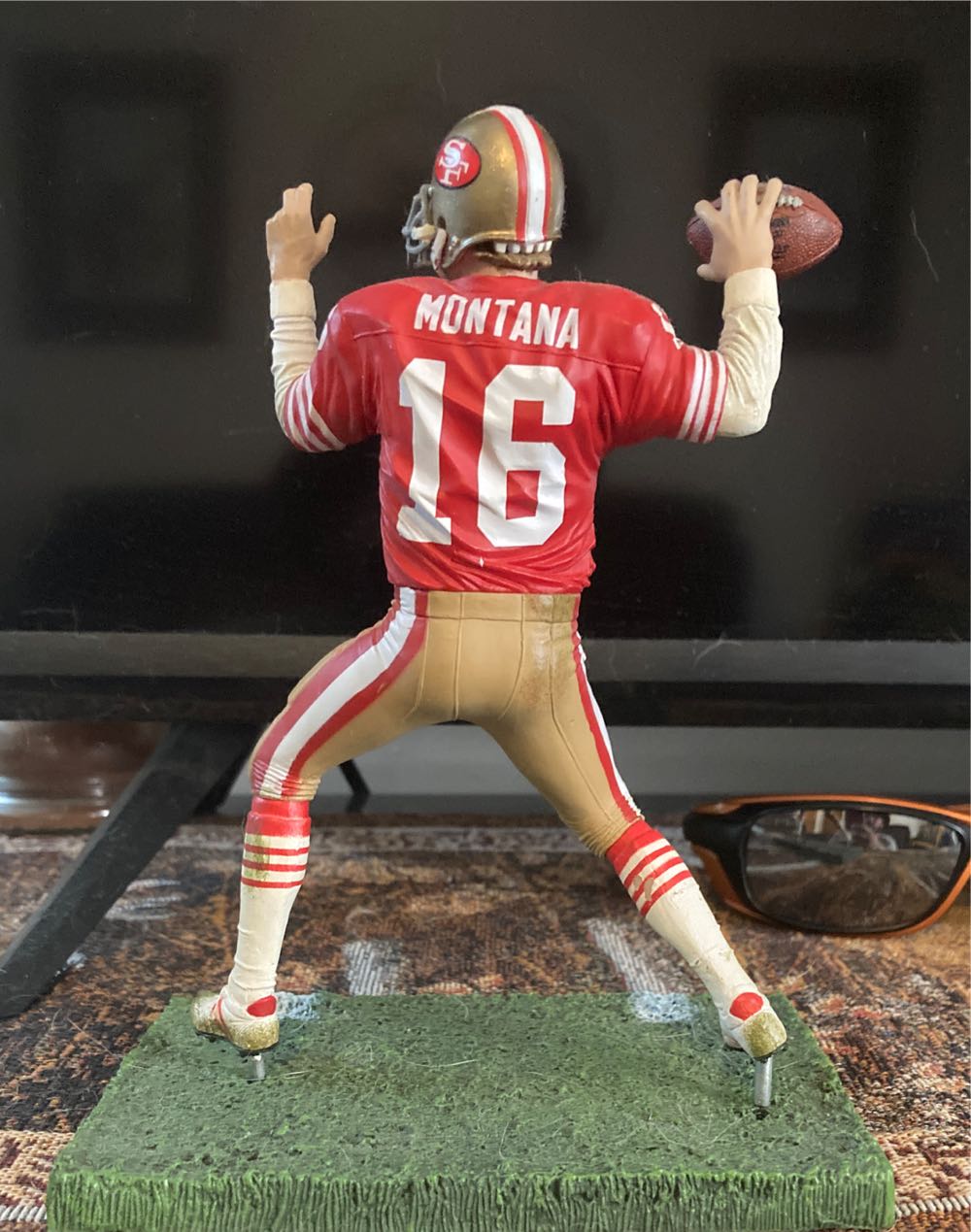 Joe, Montana  vinyl figure collectible - Main Image 2