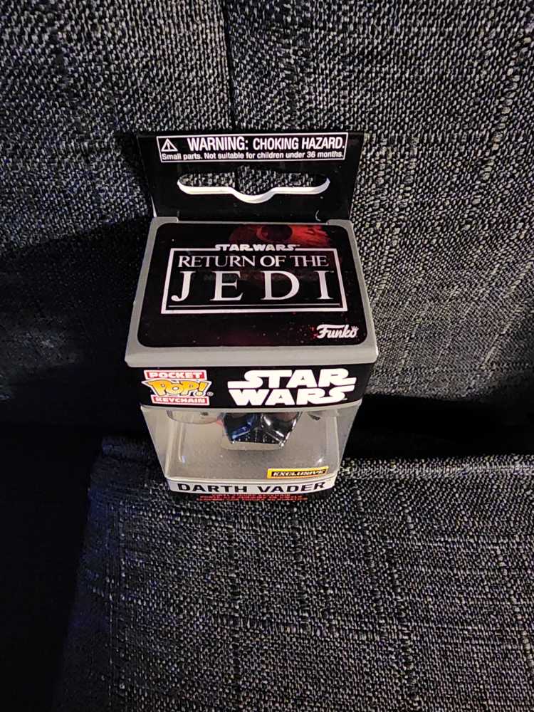 Darth Vader  - Star Wars vinyl figure collectible - Main Image 2