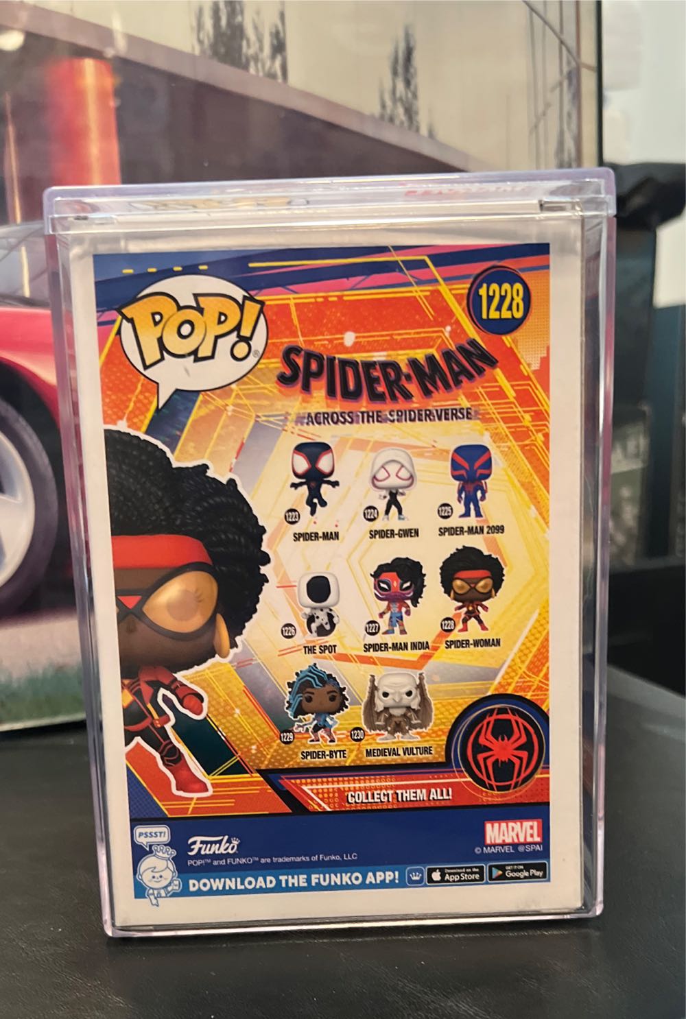 Spider-Woman - Spider-Man vinyl figure collectible [Barcode 889698657273] - Main Image 2