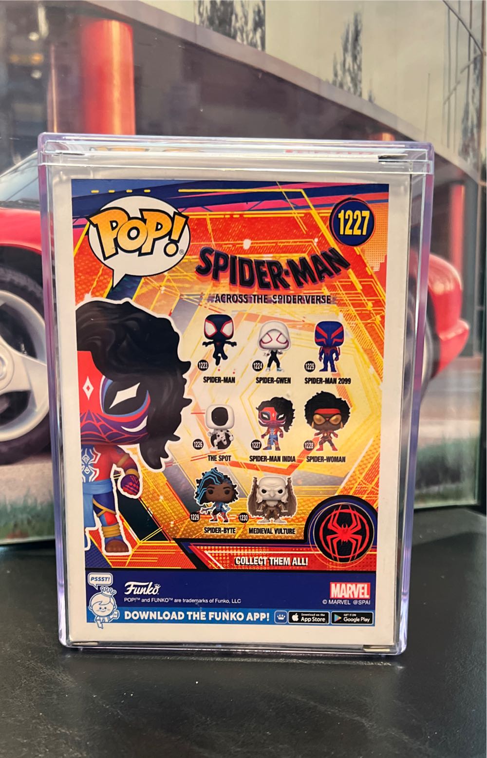 Spider-Man India - Spider-Man vinyl figure collectible [Barcode 889698657266] - Main Image 2