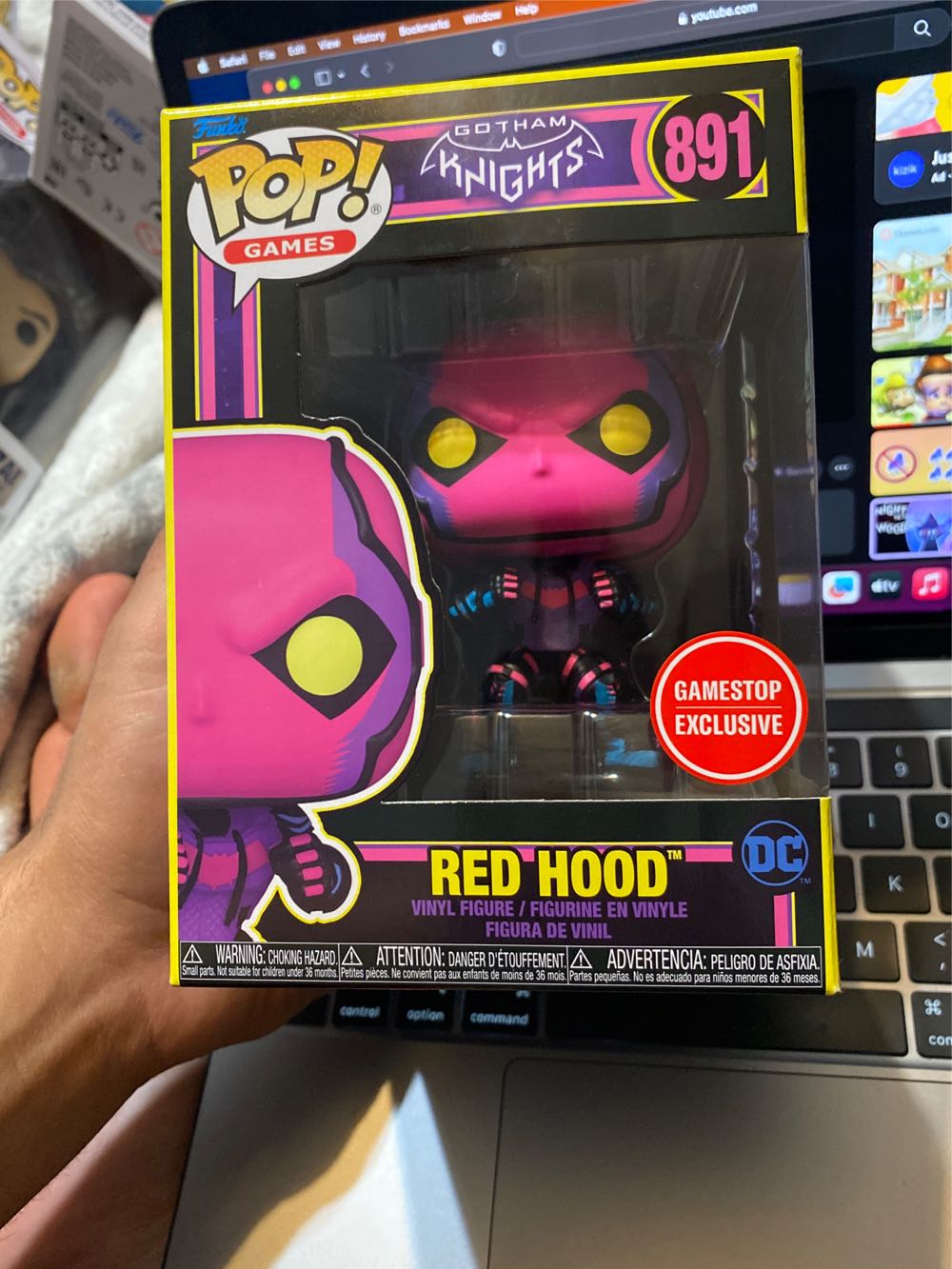 Red Hood - Batman vinyl figure collectible [Barcode 889698603317] - Main Image 3