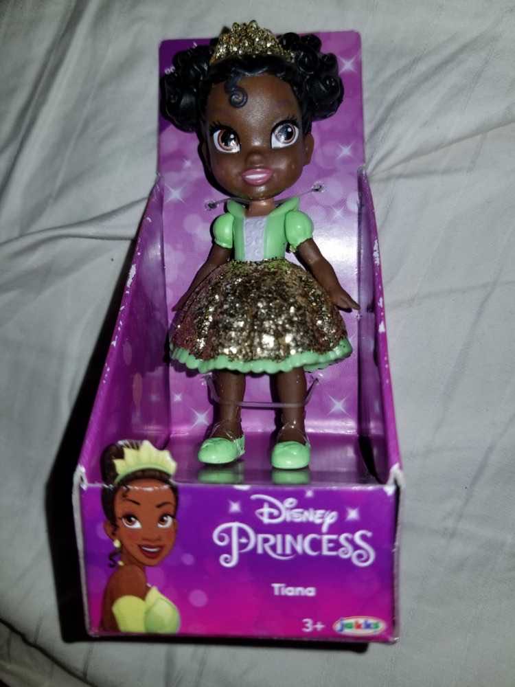 Captain America With Broken Shield & Mjolnir - Avengers: Endgame