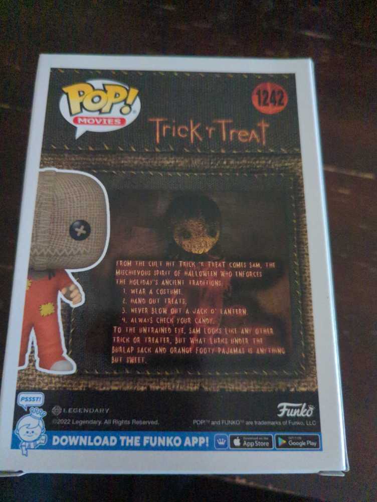 Sam - Trick ’R Treat vinyl figure collectible [Barcode 889698639798] - Main Image 2