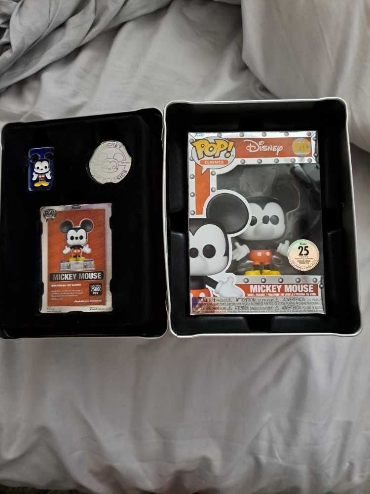 Mickey Mouse - Disney vinyl figure collectible [Barcode 889698688819] - Main Image 4