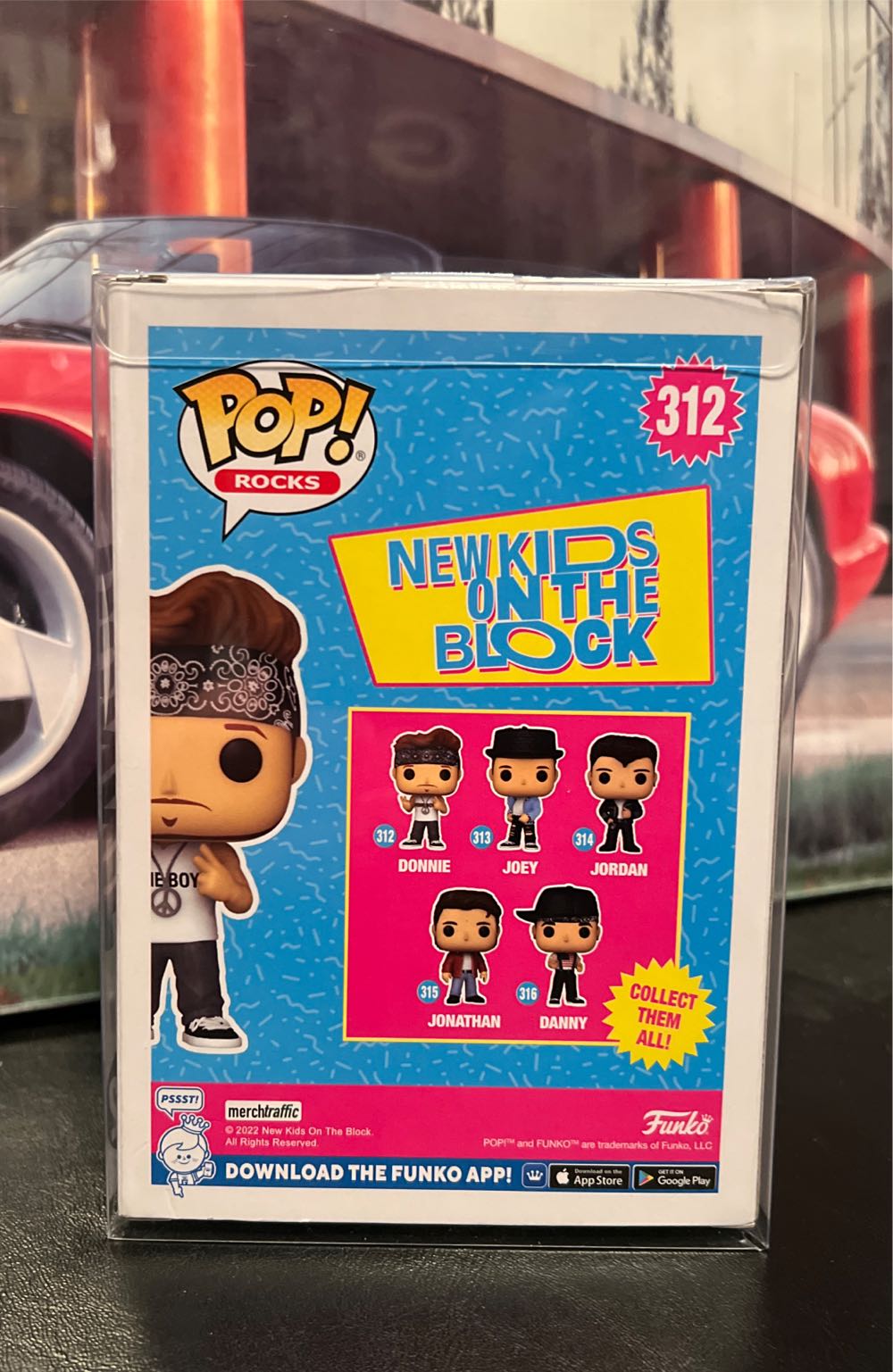 NEW KIDS ON THE BLOCK: DONNIE  vinyl figure collectible [Barcode 889698596138] - Main Image 2