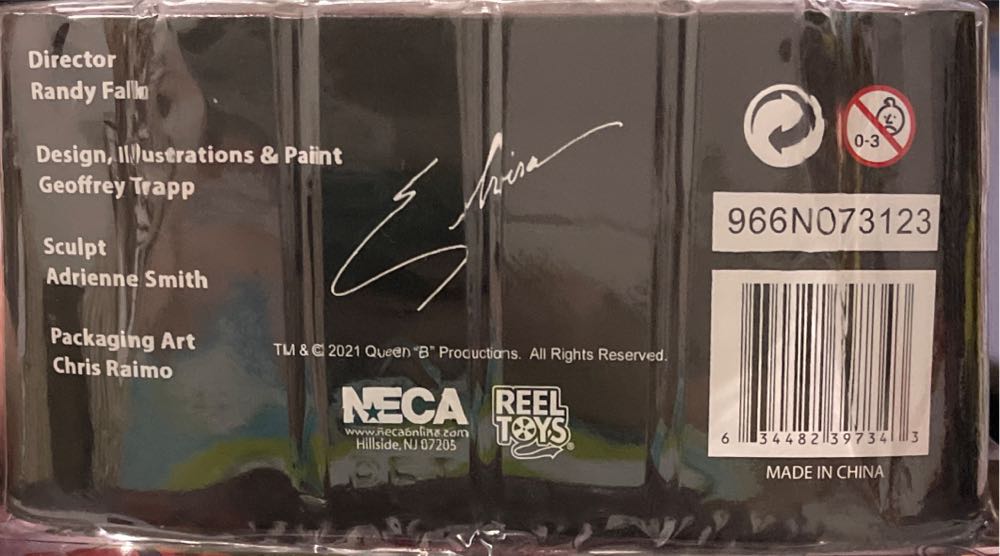 Elvira Mistress Of The Dark - Elvira - Elvira Mistress of the Dark vinyl figure collectible [Barcode 634482397343] - Main Image 4