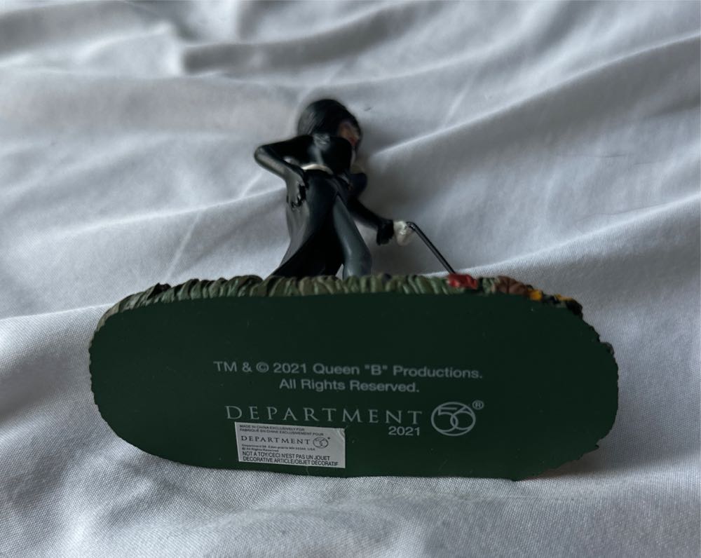 Elvira Mistress Of The Dark - Elvira Walking Gronk  vinyl figure collectible - Main Image 2