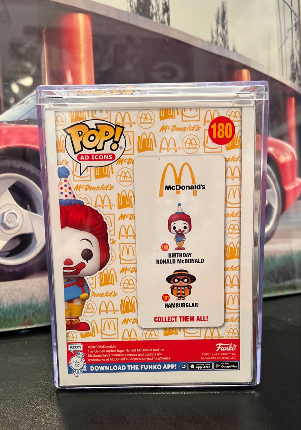 Birthday Ronald McDonald - McDonald vinyl figure collectible [Barcode 889698734158] - Main Image 2