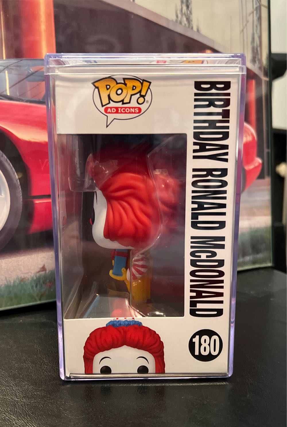 Birthday Ronald McDonald - McDonald vinyl figure collectible [Barcode 889698734158] - Main Image 3