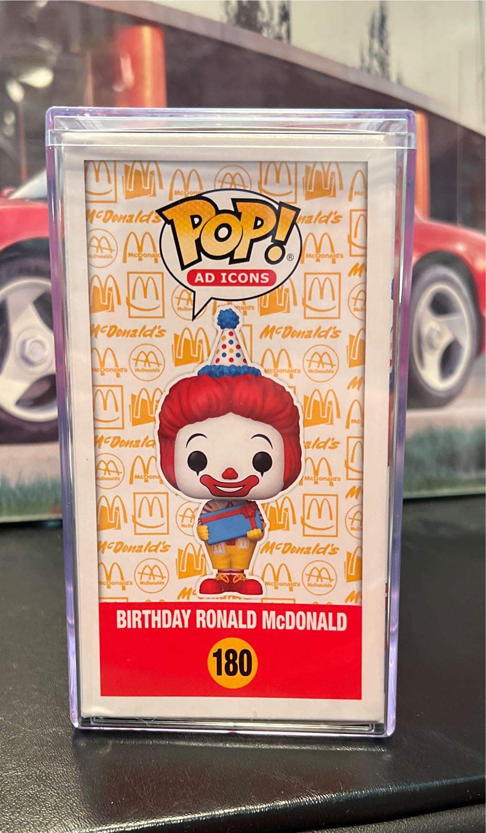 Birthday Ronald McDonald - McDonald vinyl figure collectible [Barcode 889698734158] - Main Image 4