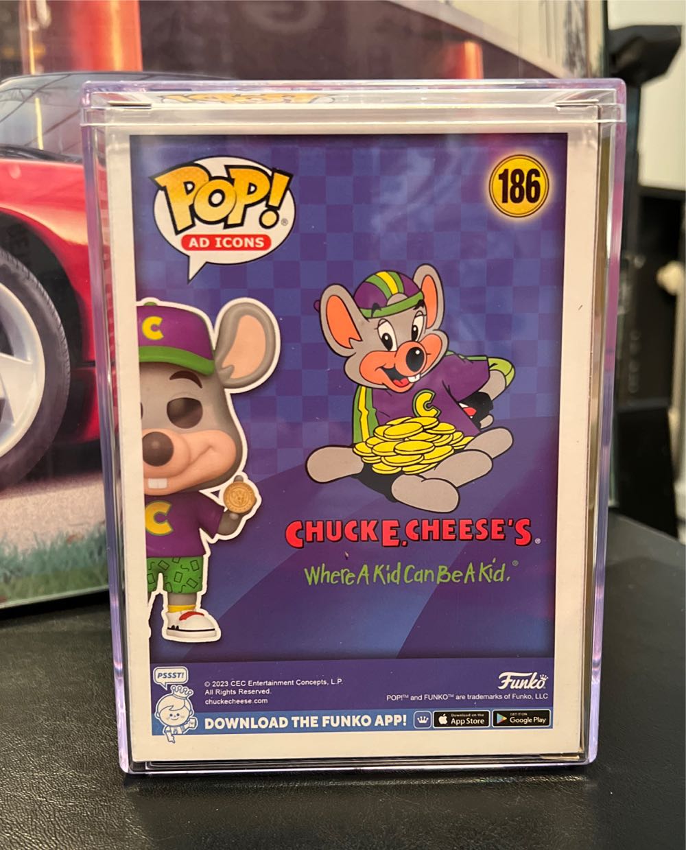 Ad Icon CHUCK E. CHEESE $34  vinyl figure collectible [Barcode 889698725170] - Main Image 2