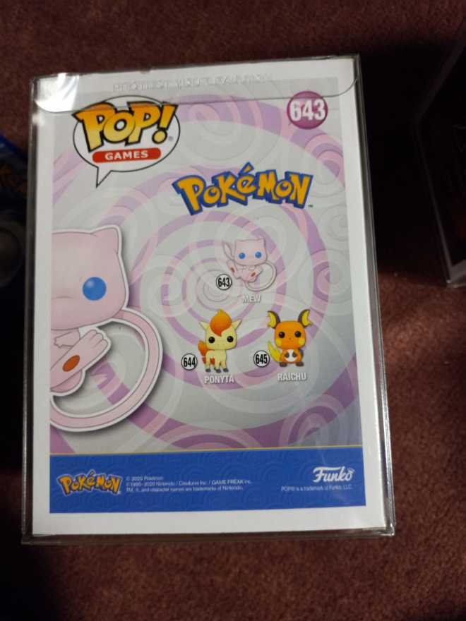 Mew 643  vinyl figure collectible - Main Image 3