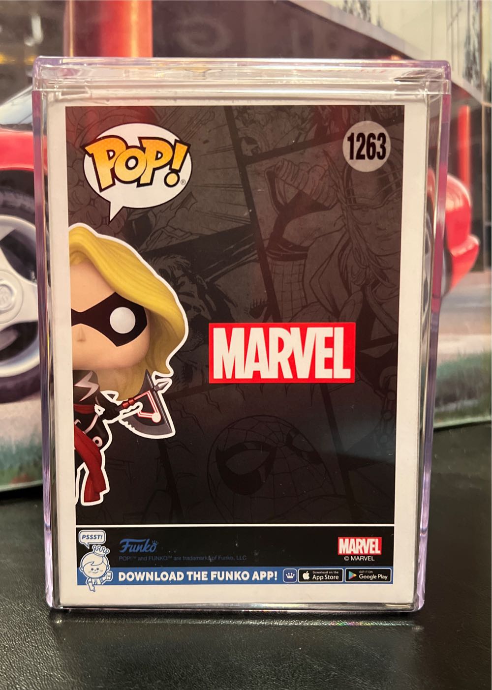 Captain Marvel - Marvel Universe vinyl figure collectible [Barcode 889698717519] - Main Image 2