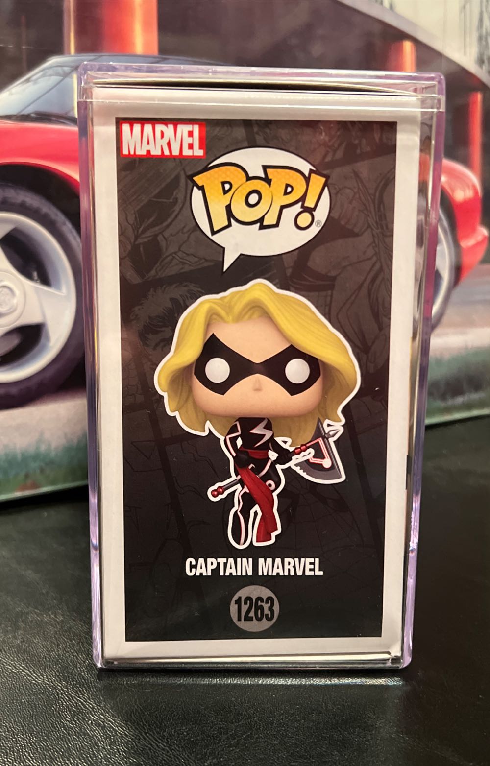 Captain Marvel - Marvel Universe vinyl figure collectible [Barcode 889698717519] - Main Image 4