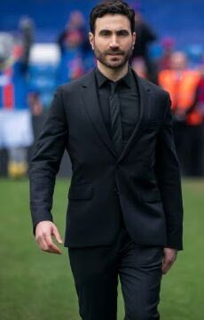 Roy Kent With Ball  vinyl figure collectible [Barcode 889698657099] - Main Image 2