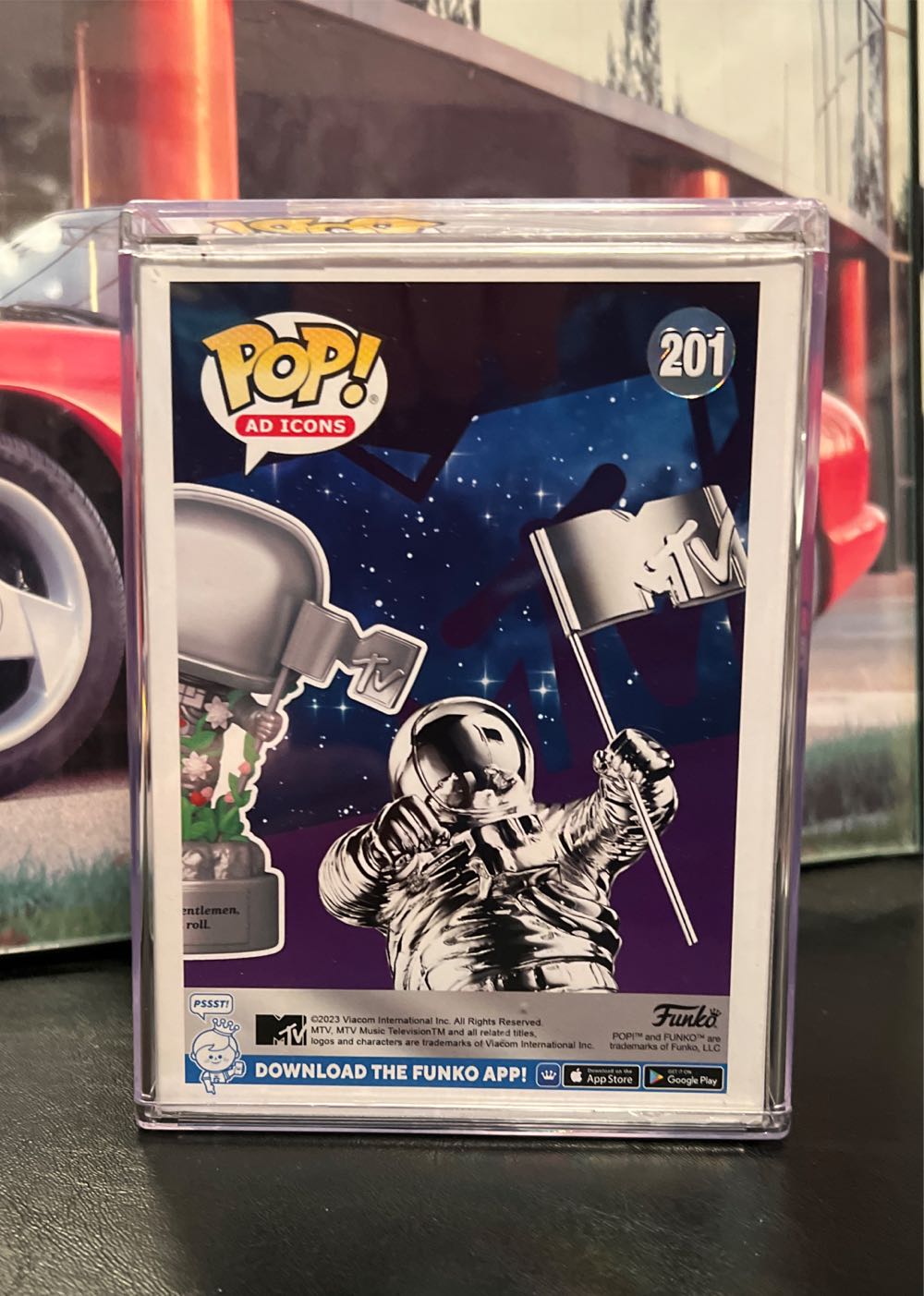 MTV Moon Person  vinyl figure collectible [Barcode 889698725637] - Main Image 2