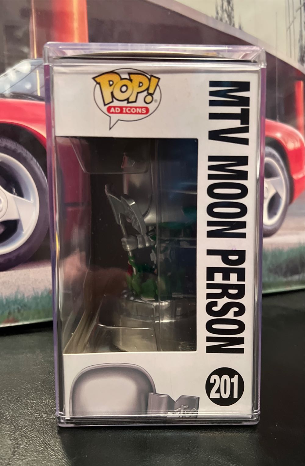 MTV Moon Person  vinyl figure collectible [Barcode 889698725637] - Main Image 3