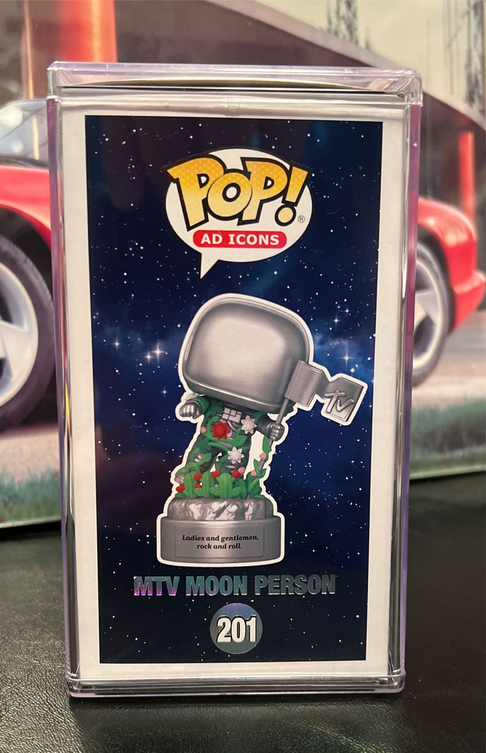 MTV Moon Person  vinyl figure collectible [Barcode 889698725637] - Main Image 4