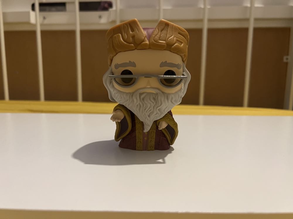 Albus Dumbledore with Hogwarts - Harry Potter vinyl figure collectible - Main Image 2