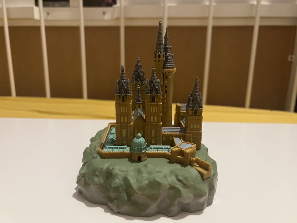 Minerva McGonagall with Hogwarts - Harry Potter vinyl figure collectible - Main Image 3