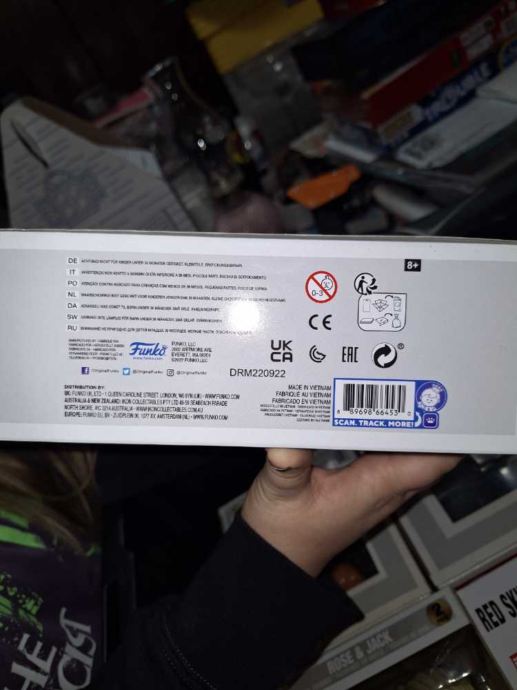 Build A Babe (Bella Poarch)  vinyl figure collectible [Barcode 889698664530] - Main Image 4