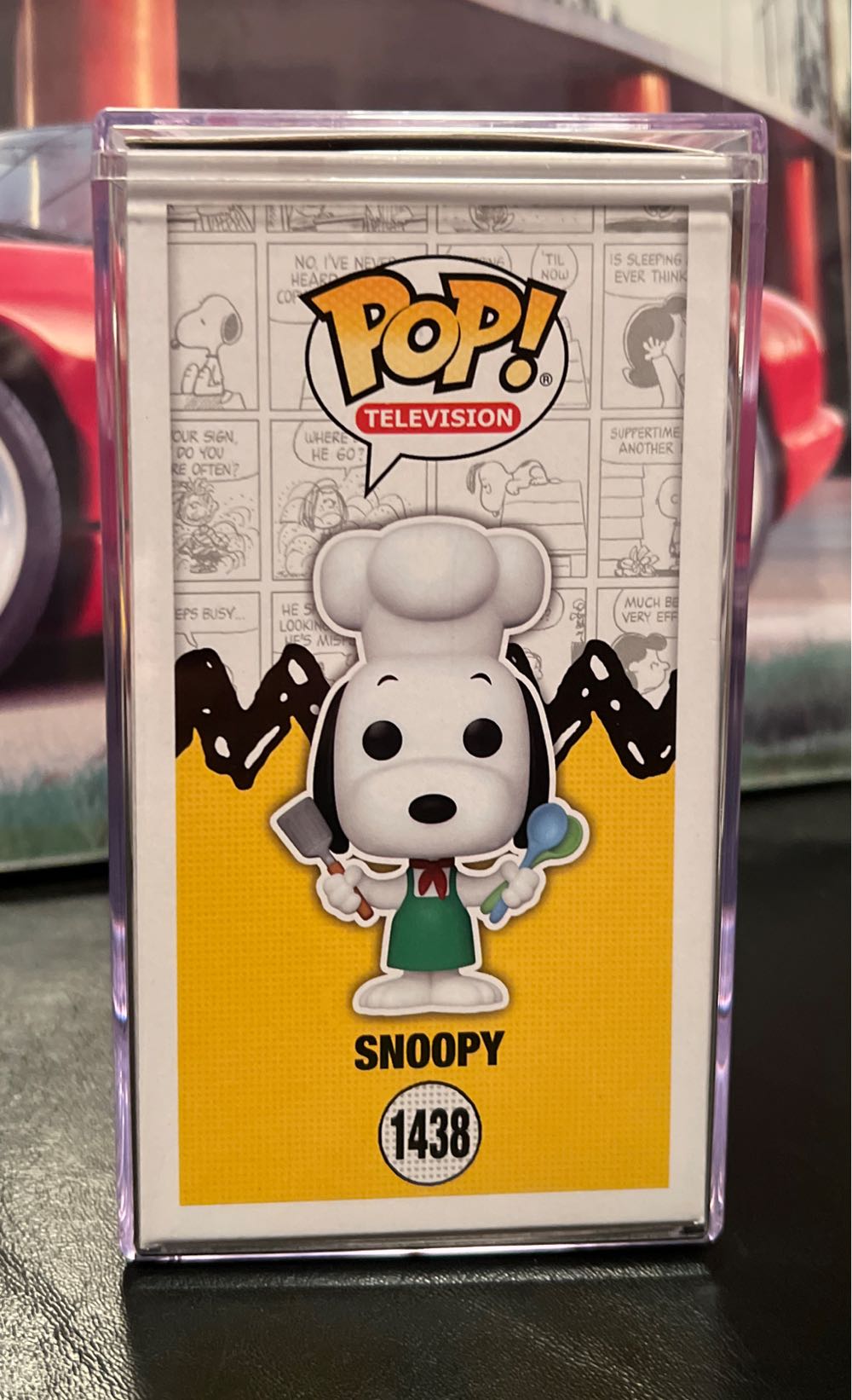 Snoopy (The Chef) - Peanuts vinyl figure collectible [Barcode 889698743181] - Main Image 4