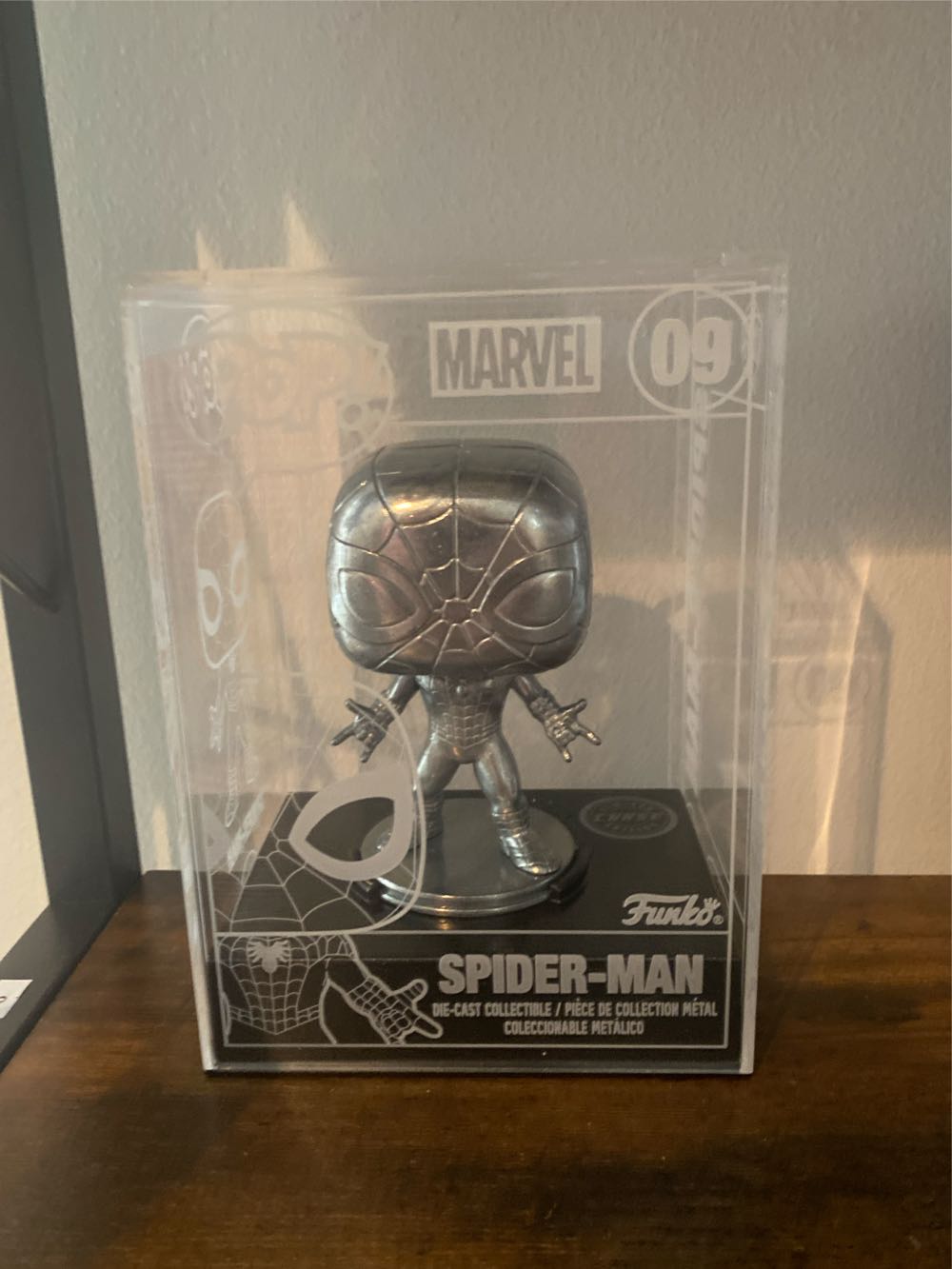Spider-man - Spider-Man vinyl figure collectible [Barcode 889698748087] - Main Image 2