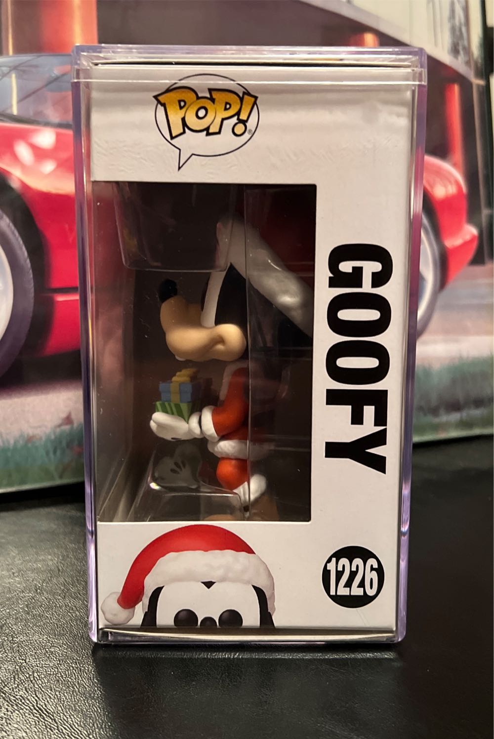 Goofy (Santa) - Disney vinyl figure collectible [Barcode 889698643269] - Main Image 3