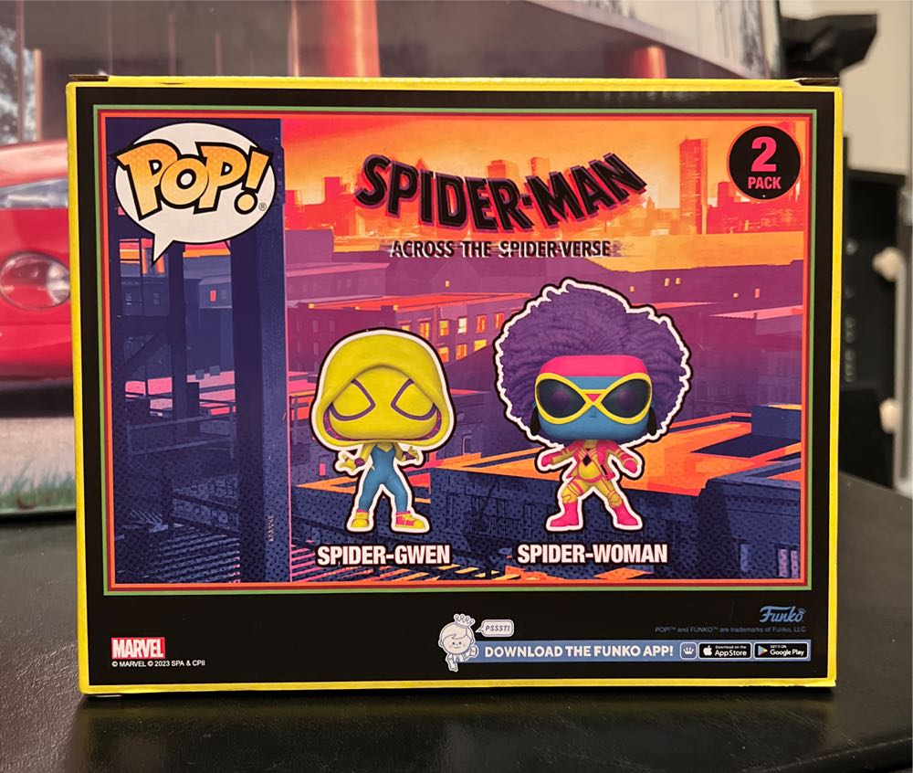 Spider-Gwen & Spider-Woman - Spider-Man vinyl figure collectible [Barcode 889698739375] - Main Image 2